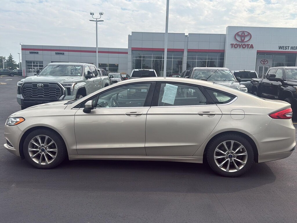 Used 2017 Ford Fusion SE Sedan