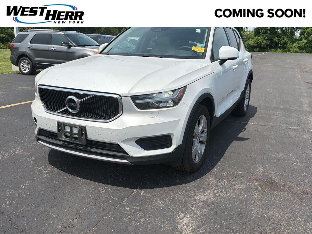 Used 2022 Volvo XC40 Momentum SUV