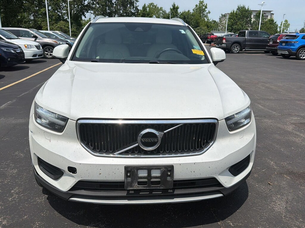 Used 2022 Volvo XC40 Momentum SUV