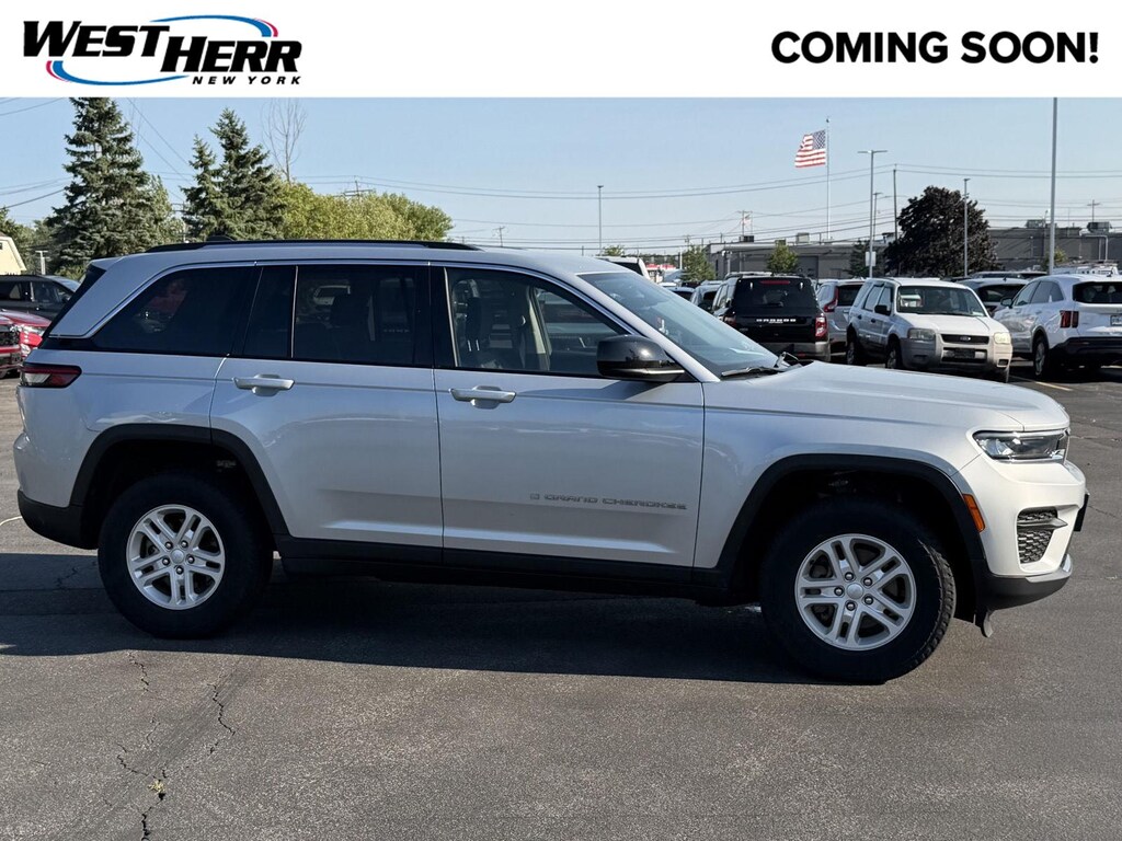 Used 2023 Jeep Grand Cherokee Laredo SUV