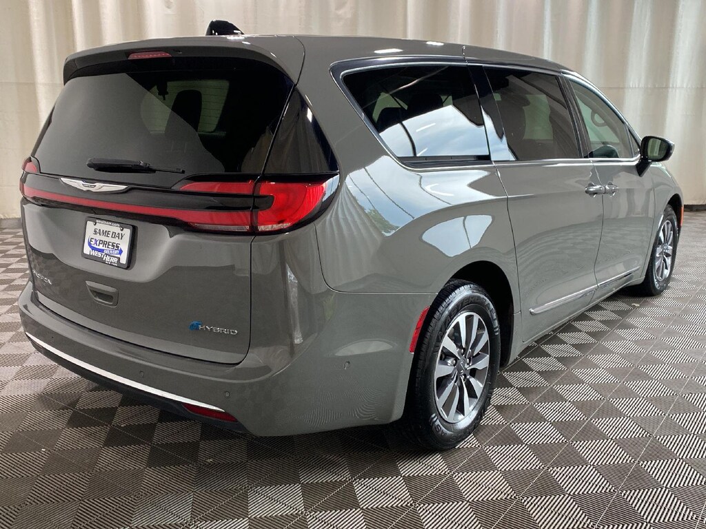 Used 2023 Chrysler Pacifica Hybrid Limited Van