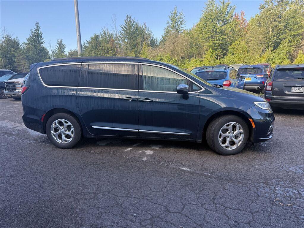Used 2022 Chrysler Pacifica Limited Van