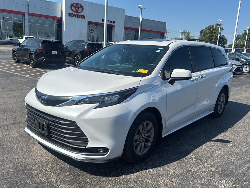 Certified 2025 Toyota Sienna XLE Van