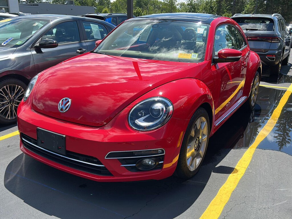 Used 2019 Volkswagen Beetle SE Hatchback