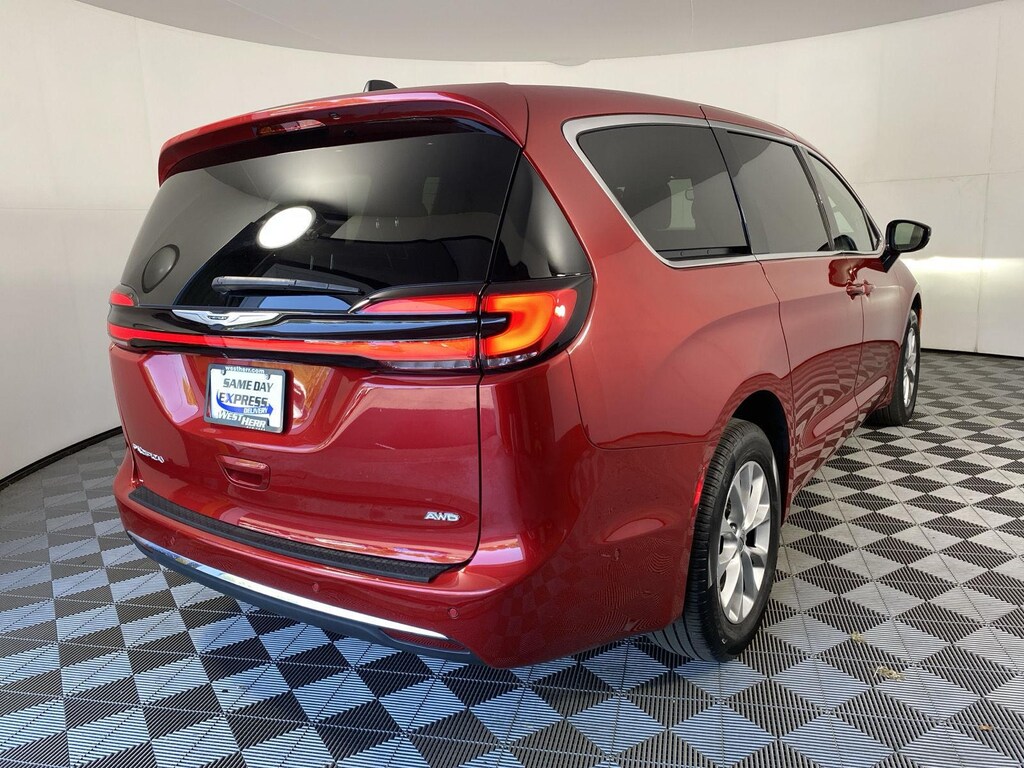 Used 2025 Chrysler Pacifica Select Van