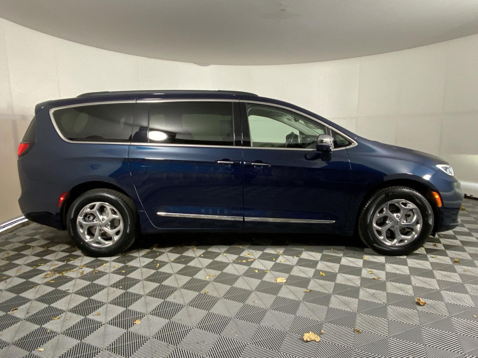 Used 2022 Chrysler Pacifica Limited Van