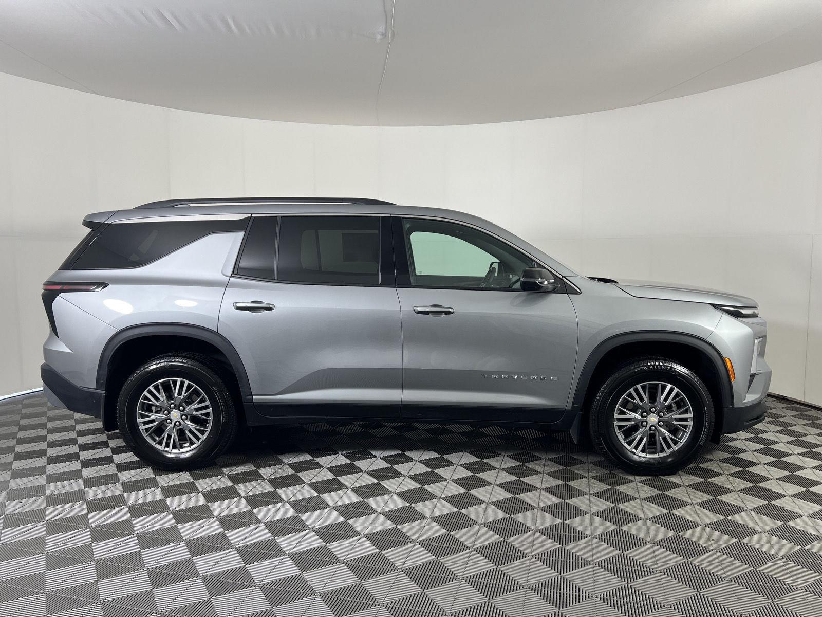 Used 2026 Chevrolet Traverse FWD LT SUV
