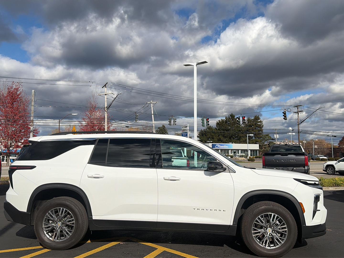 Used 2025 Chevrolet Traverse AWD LT SUV