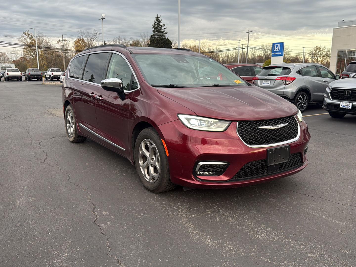 Used 2023 Chrysler Pacifica Limited Van