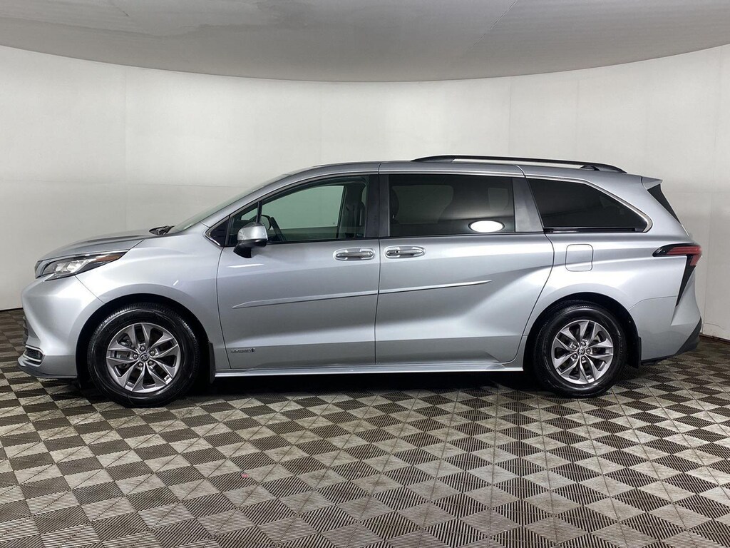 Certified 2021 Toyota Sienna XLE Van