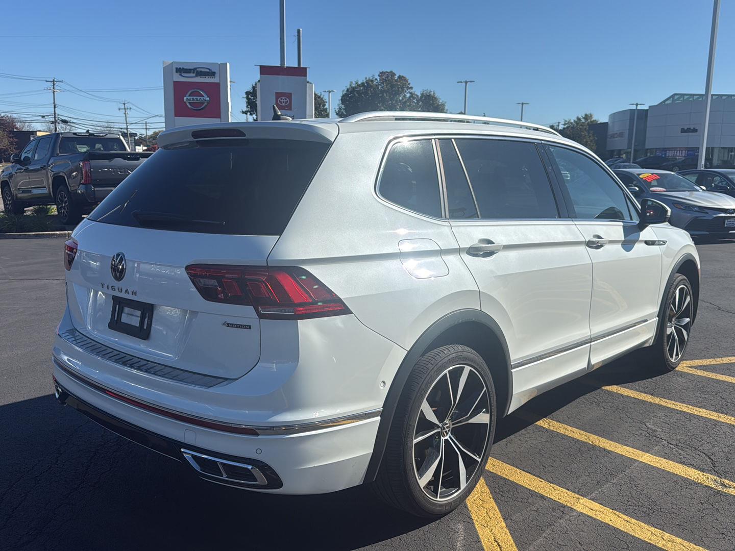 Used 2022 Volkswagen Tiguan SEL R-Line SUV