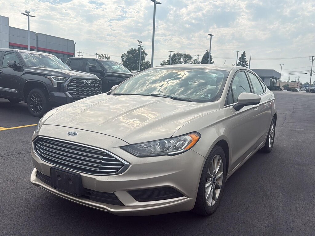 Used 2017 Ford Fusion SE Sedan