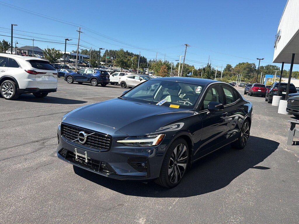 Used 2022 Volvo S60 Momentum Sedan