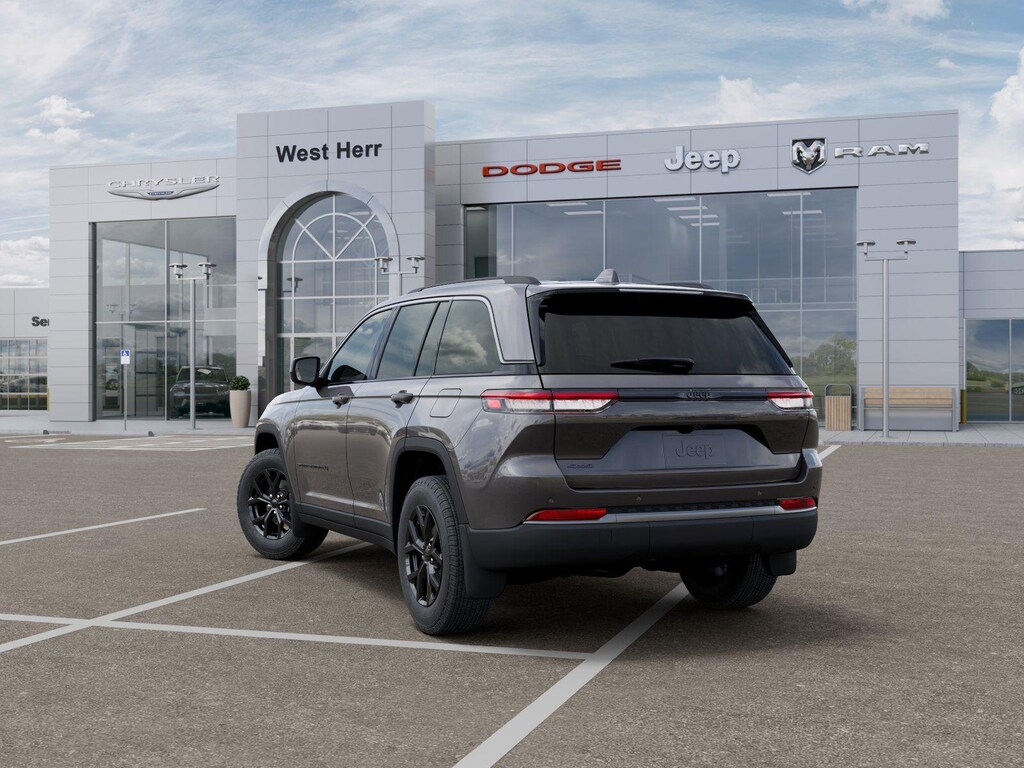 Used 2026 Jeep Grand Cherokee Grand Cherokee Laredo Altitude SUV
