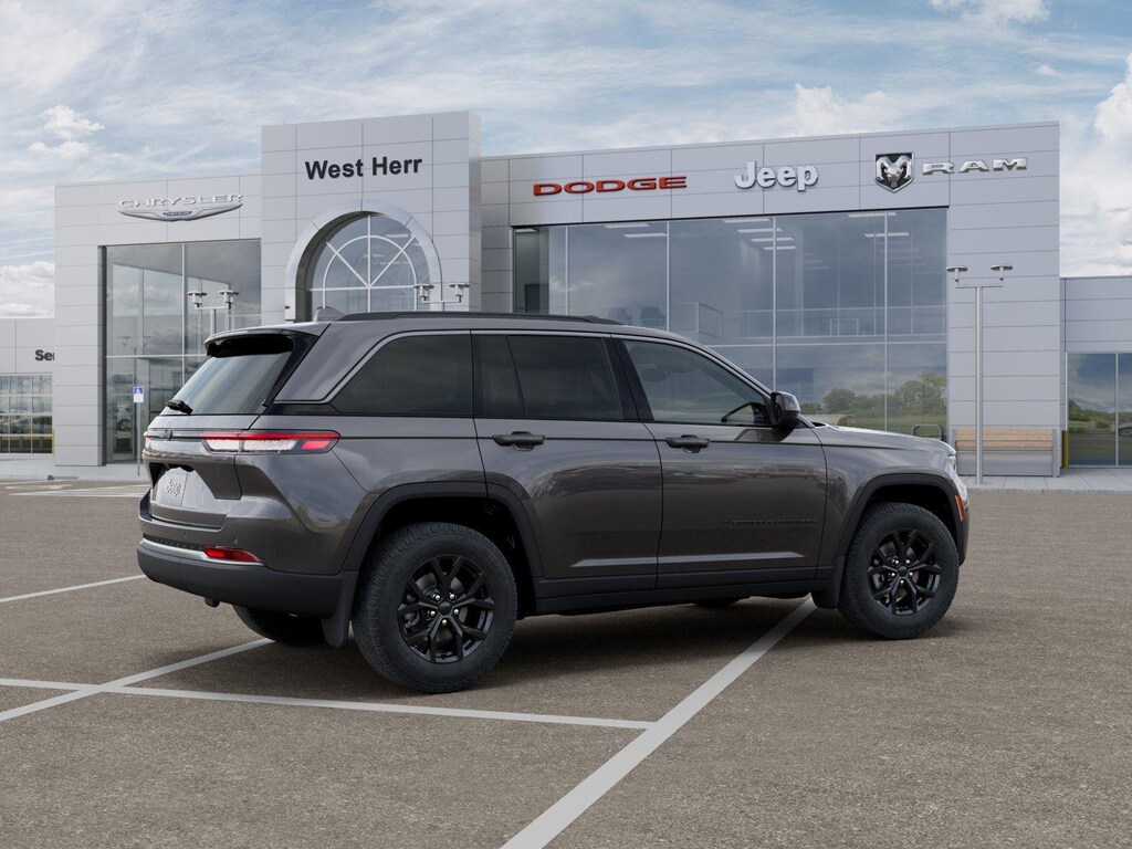 Used 2026 Jeep Grand Cherokee Grand Cherokee Laredo Altitude SUV