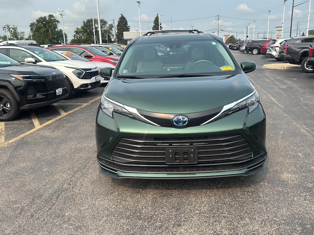 Certified 2025 Toyota Sienna LE Van