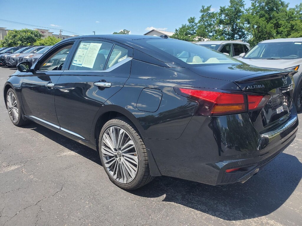 Used 2023 Nissan Altima 2.5 SL Sedan