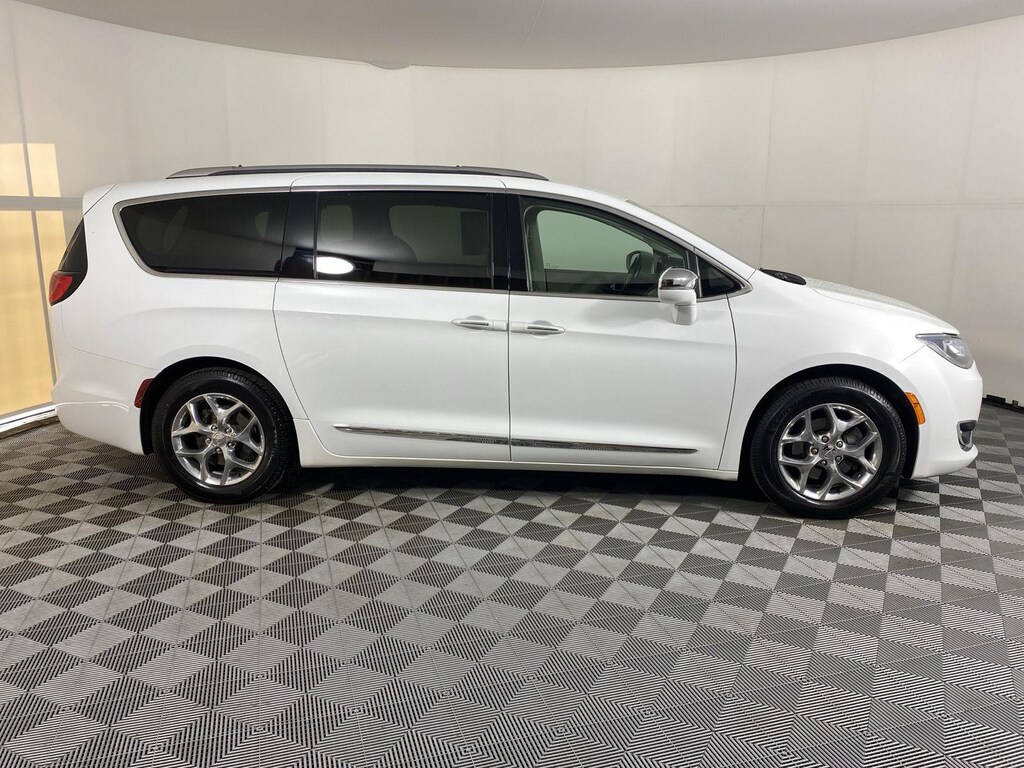 Used 2019 Chrysler Pacifica Limited Van