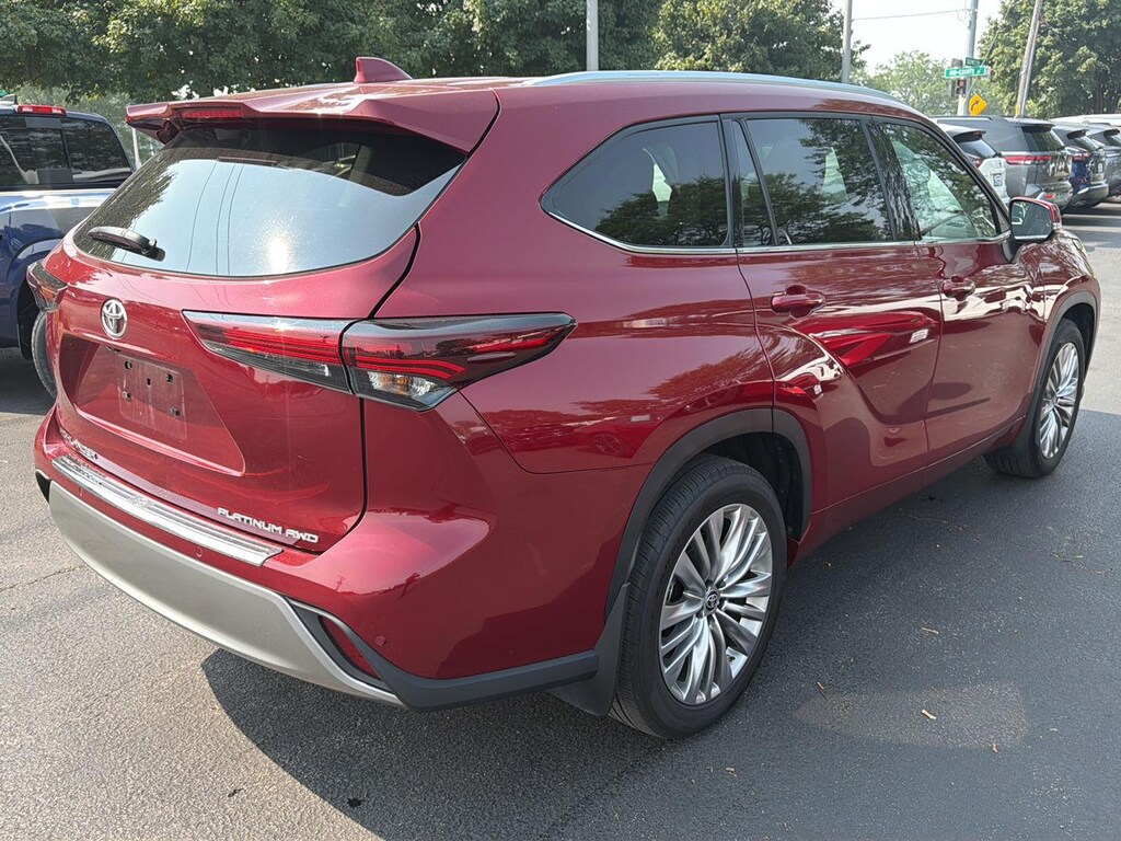 Used 2024 Toyota Highlander Platinum SUV