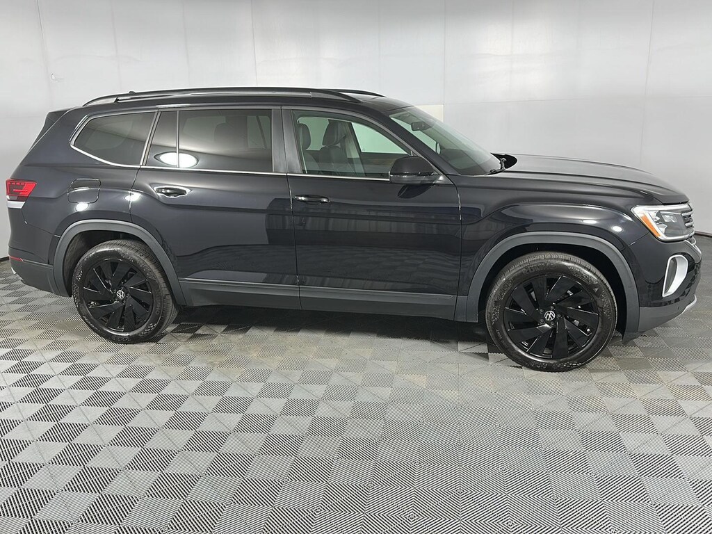 Certified 2025 Volkswagen Atlas 2.0T SE w/Technology SUV