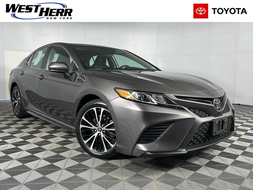 Used 2019 Toyota Camry SE Sedan