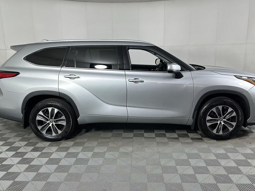 Used 2022 Toyota Highlander XLE SUV