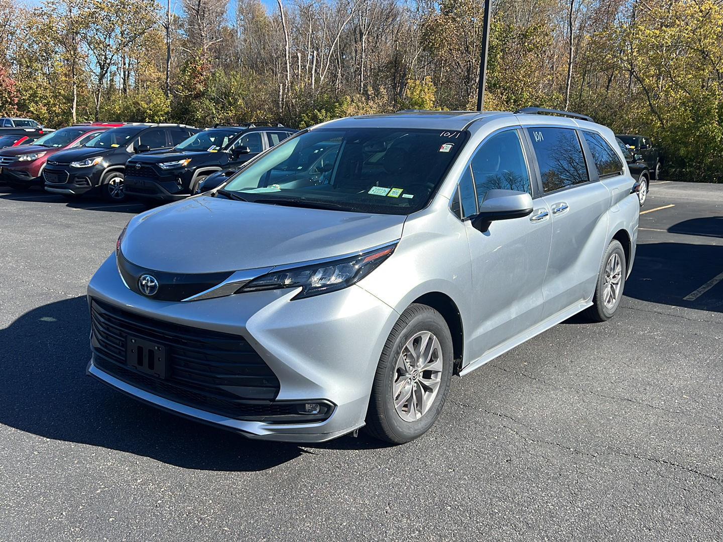 Certified 2025 Toyota Sienna XLE Van