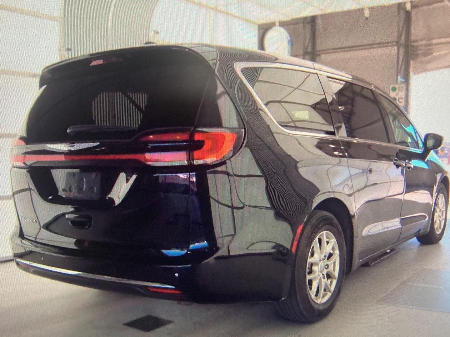 Certified 2024 Chrysler Pacifica Touring L Van