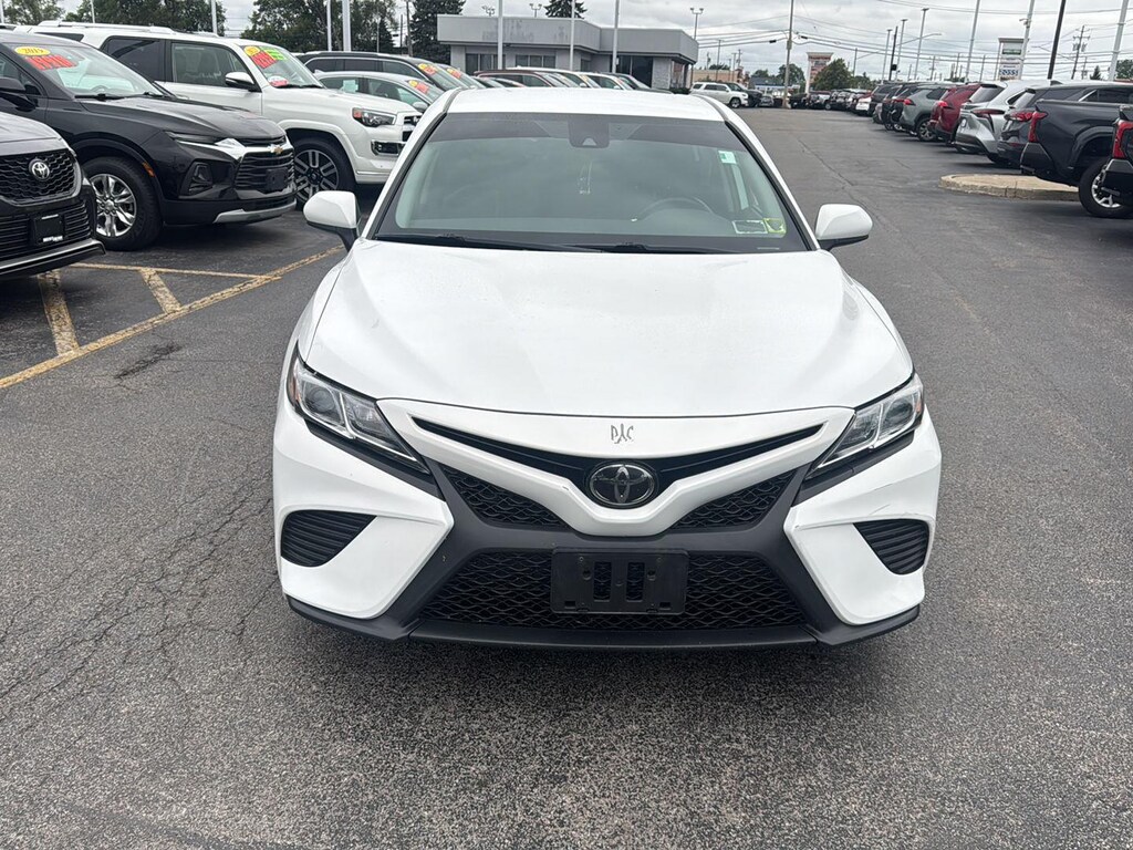 Used 2020 Toyota Camry SE Sedan