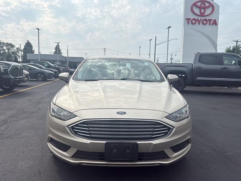 Used 2017 Ford Fusion SE Sedan