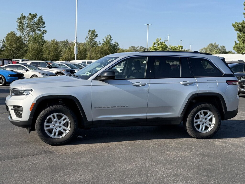 Used 2023 Jeep Grand Cherokee Laredo SUV