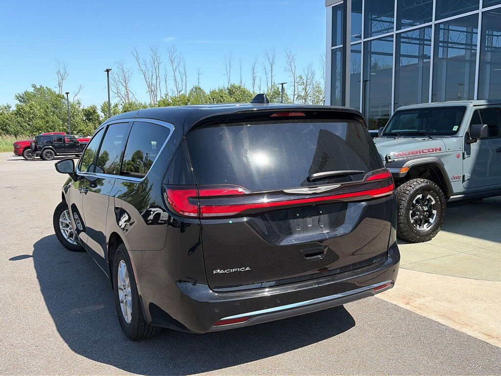 Certified 2025 Chrysler Pacifica Select Van