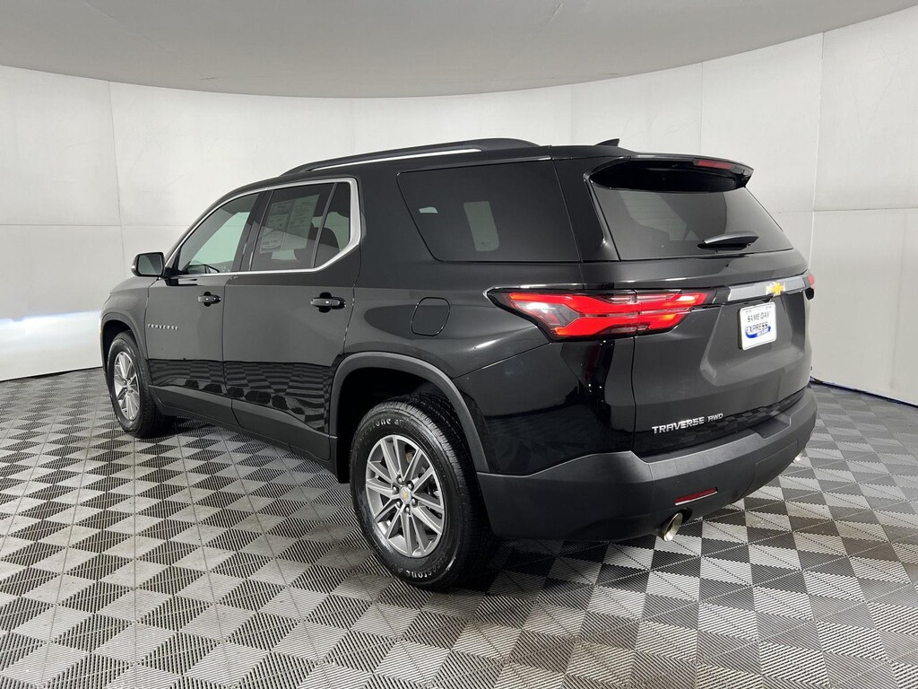 Used 2023 Chevrolet Traverse LT Cloth SUV