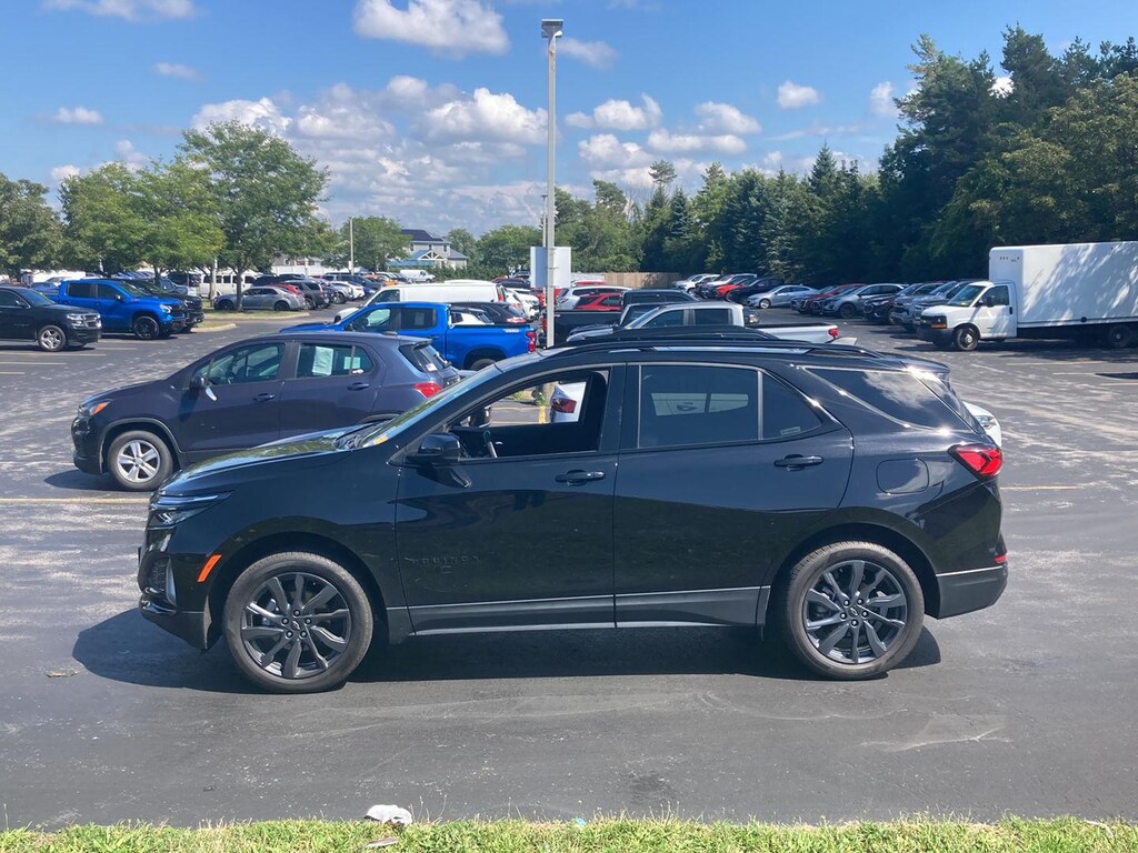 Used 2024 Chevrolet Equinox UV