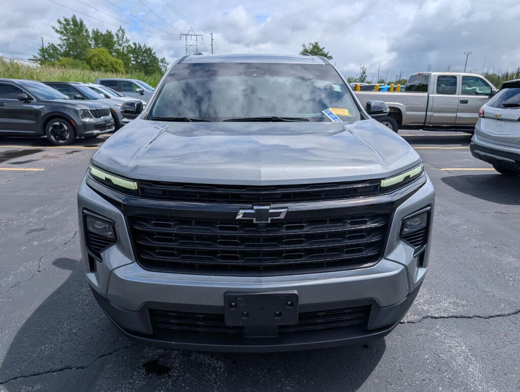 Used 2025 Chevrolet Traverse AWD LT SUV