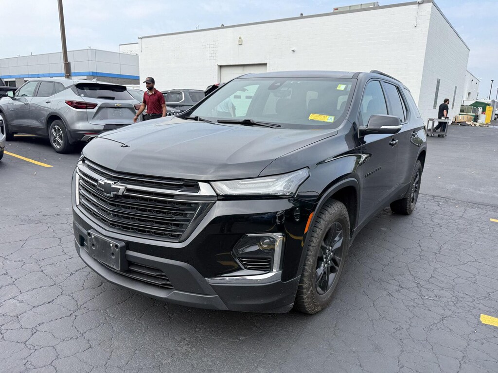 Used 2023 Chevrolet Traverse LT Cloth SUV
