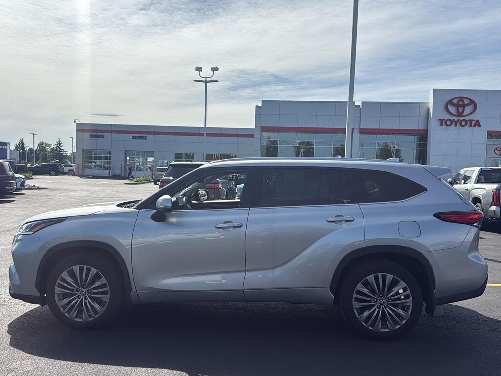 Used 2021 Toyota Highlander Platinum SUV