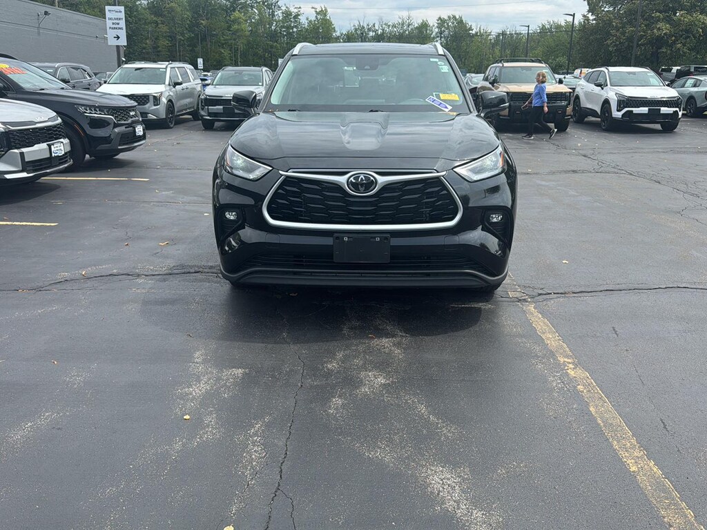 Used 2024 Toyota Highlander XLE SUV