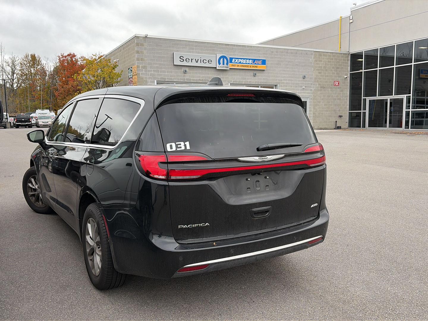 Used 2026 Chrysler Pacifica Select Van