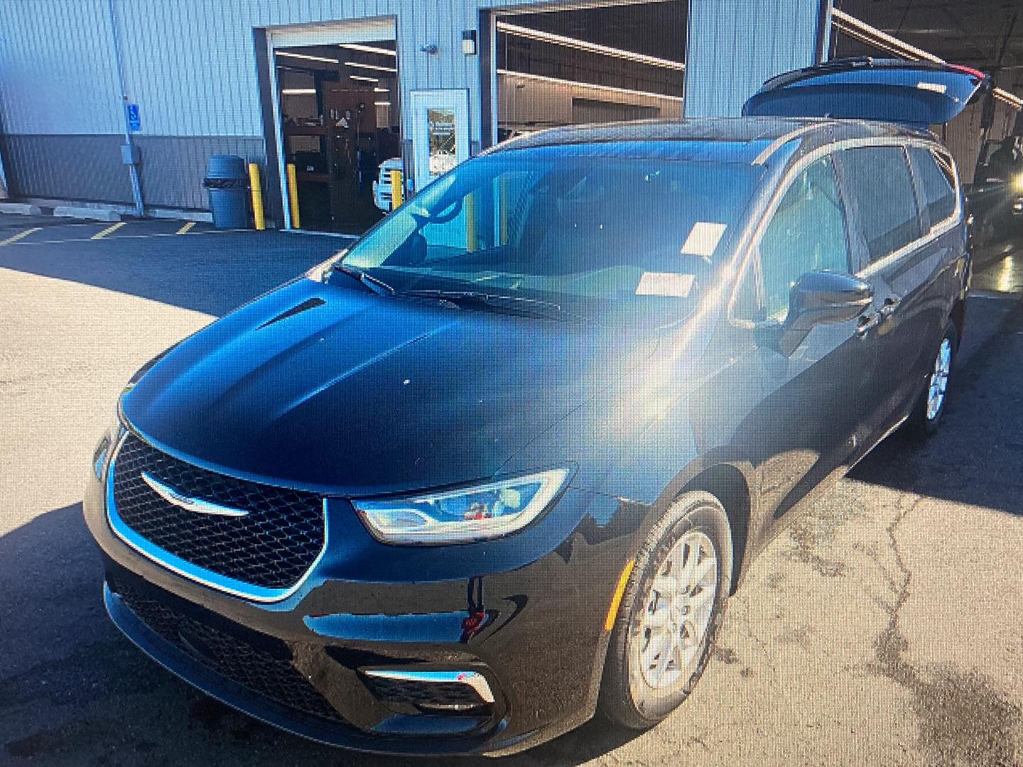 Certified 2026 Chrysler Pacifica Select Van