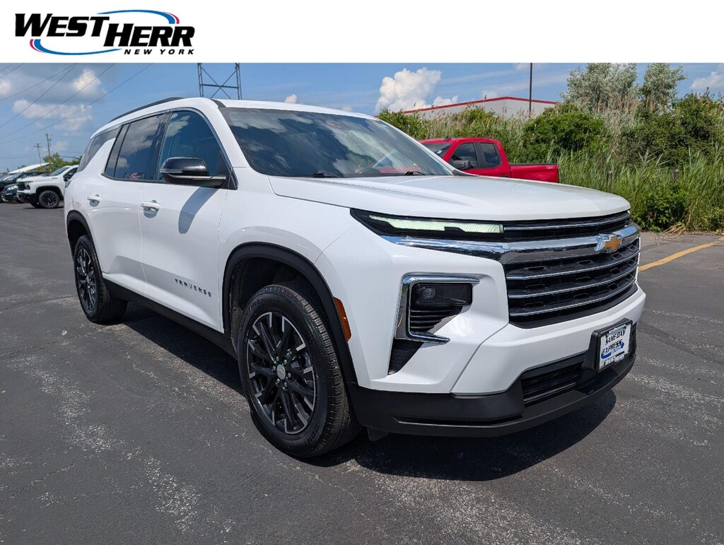 Used 2025 Chevrolet Traverse LT SUV