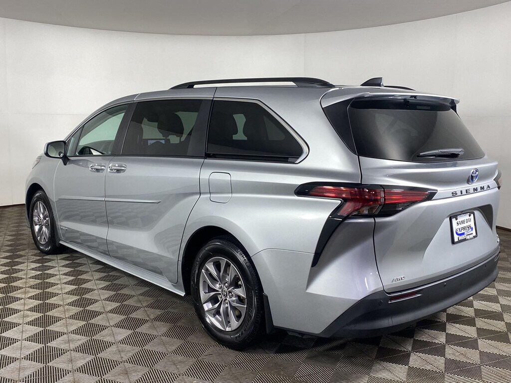 Certified 2021 Toyota Sienna XLE Van