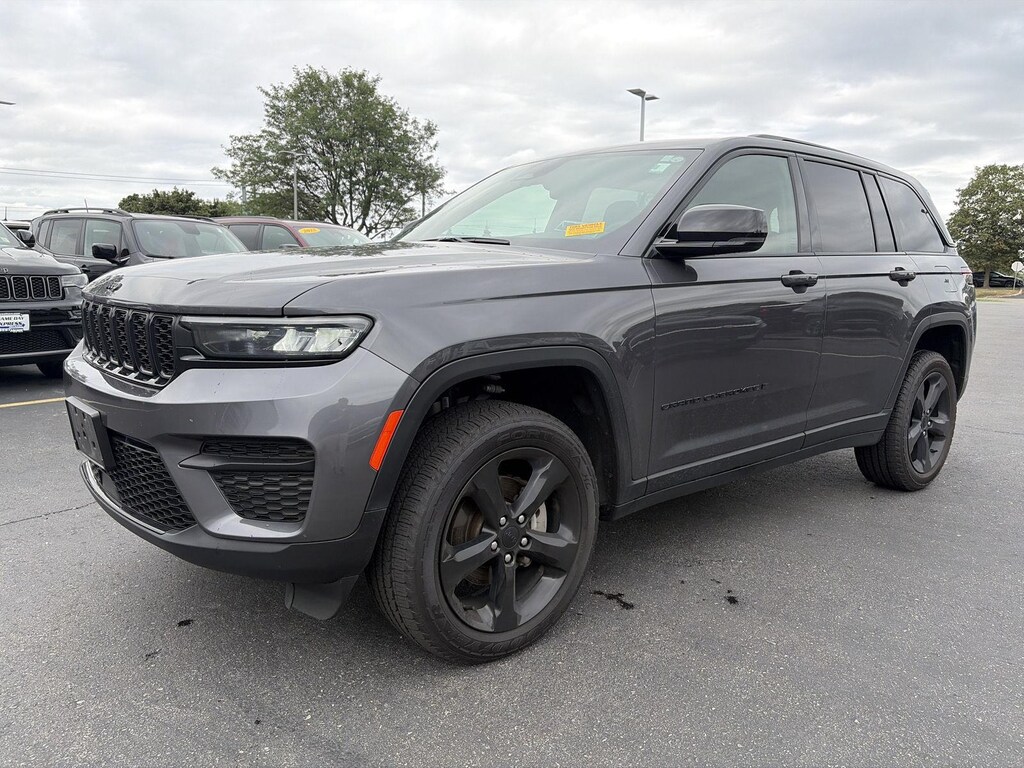 Used 2024 Jeep Grand Cherokee Altitude SUV