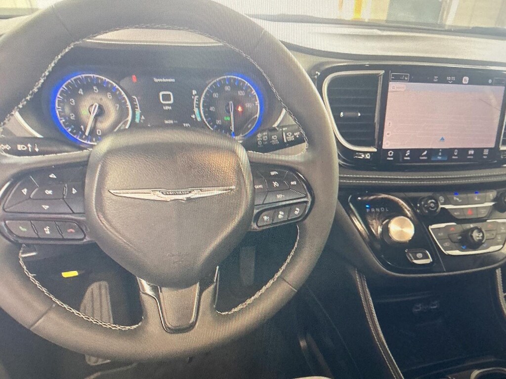 Certified 2025 Chrysler Pacifica Limited Van