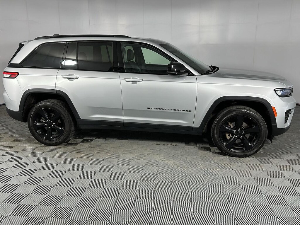 Used 2025 Jeep Grand Cherokee Altitude X SUV