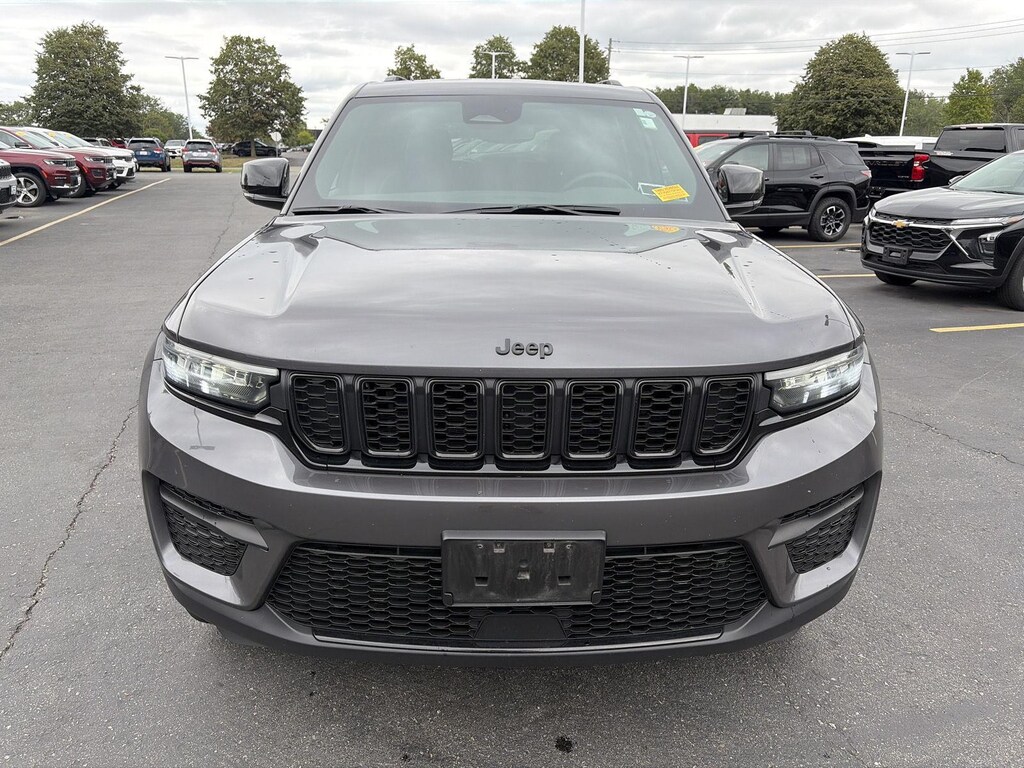 Used 2024 Jeep Grand Cherokee Altitude SUV