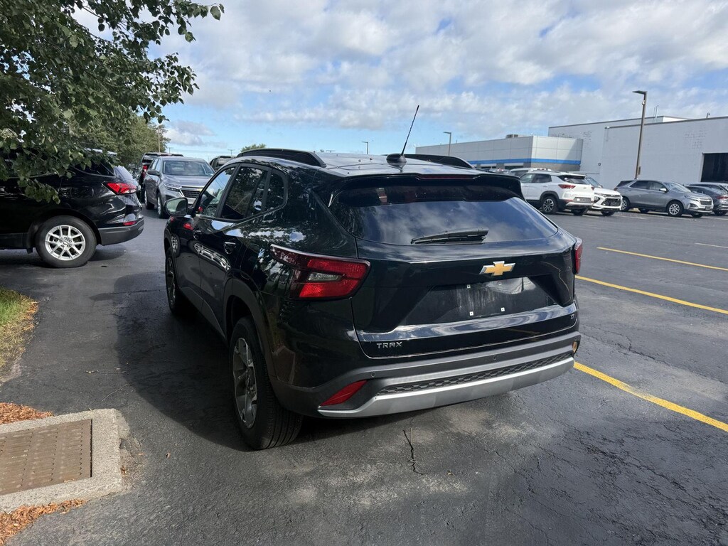 Used 2024 Chevrolet Trax LT SUV