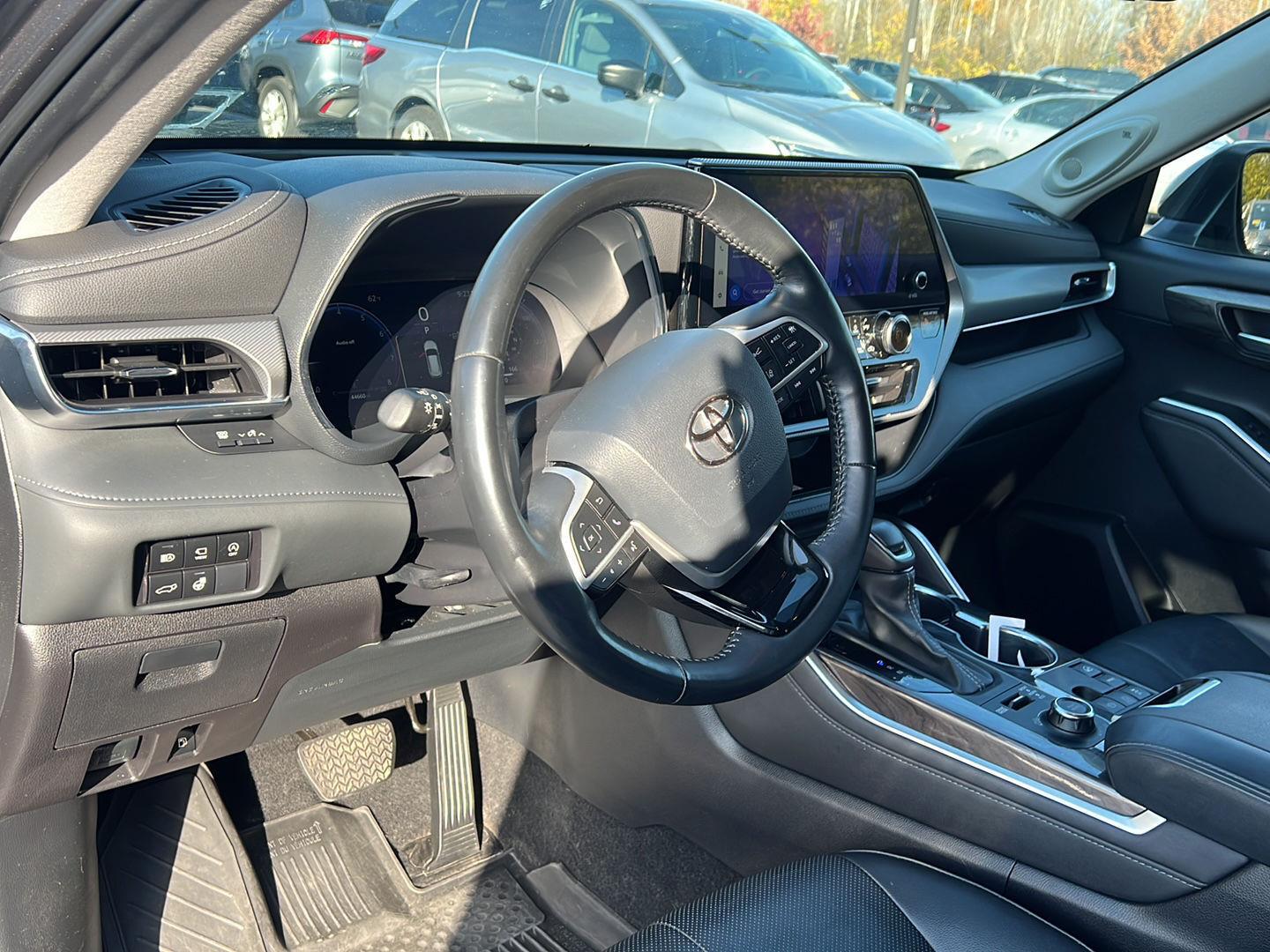 Used 2023 Toyota Highlander Platinum SUV