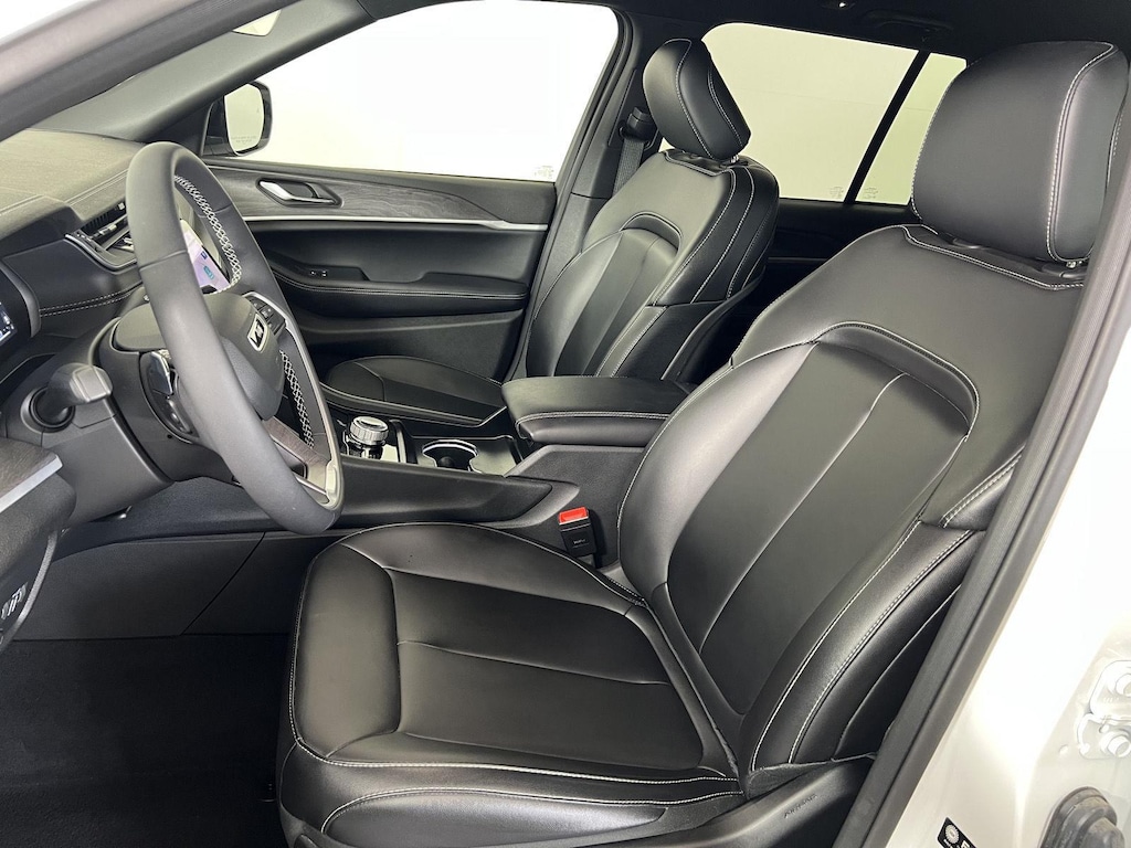 Used 2025 Jeep Grand Cherokee UV