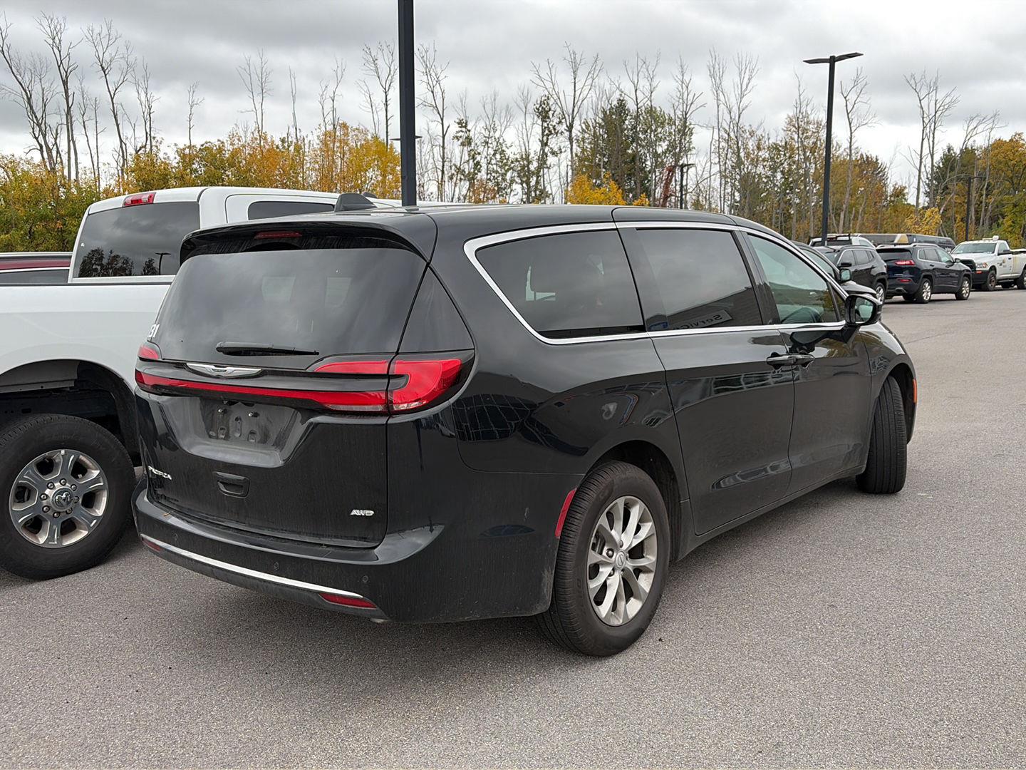 Used 2026 Chrysler Pacifica Select Van